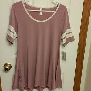 NWT - Lularoe Perfect T (Size Medium)